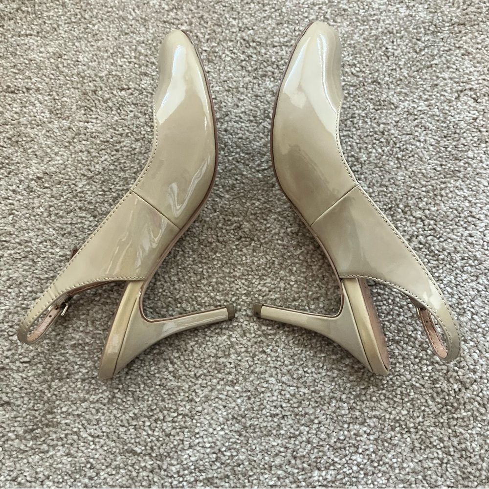 Talbots Cream Patent Slingback High Heel‎ Pumps Size 6.5 - Picture 3 of 7
